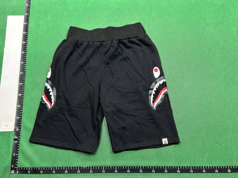 Bape shorts  (27 CP)