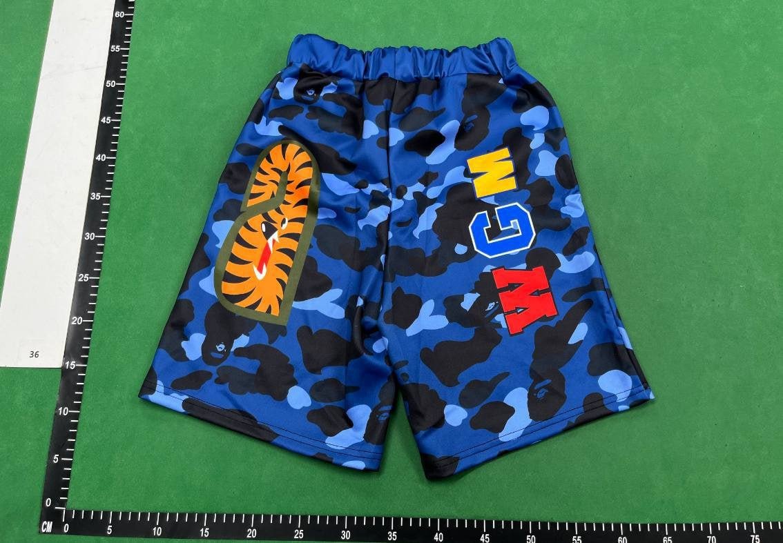 Bape shorts  (27 CP)